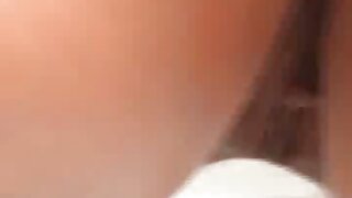 Хөөрхөн brunette нэвтэрч байна