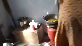 Дэгжин охин яаж тахиа унахаа мэддэг