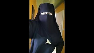 Улаан үс нь шодойг түлхэж байна