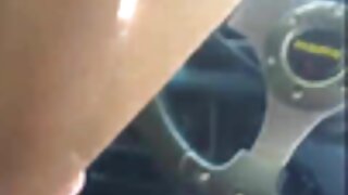 Ази нь тачаангуй дотуур хувцас, чичиргээн нь өөрийгөө энхрийлэх